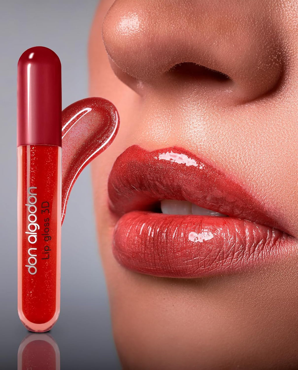 El set Red Party Don Algodón Mujer Mini incluye la fragancia Red Party de 30 ml, un brillo labial rojo 3D, un delineador de ojos con purpurina y un neceser metalizado.